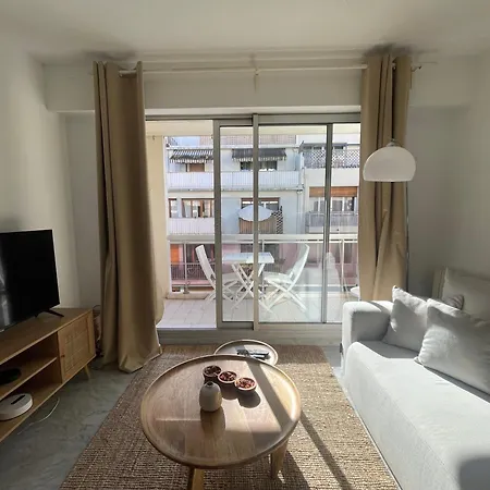 Apppartement Avec Terrasse - 2 A 4 Personnes * Nice